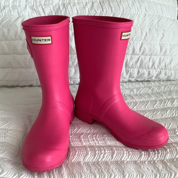 Hunter Bright Pink Short Original Rain Boots, Size 10 - Picture 1 of 13